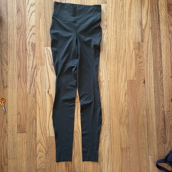Lululemon sz 6 Base Pace High-Rise Tight 31" Smoked Spruce Leggings great cond - Picture 6 of 6
